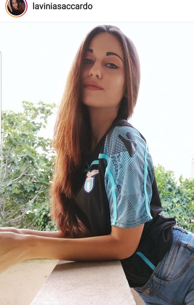 Lavinia e la sua Lazio: "Quella per il calcio è l'unica forma di amore eterno che esiste al mondo. Chi è tifoso di una squadra lo sarà per tutta la vita". 