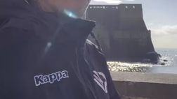 VIDEO Ficarra, il comico palermitano fa jogging a Napoli con la giacca del Palermo
