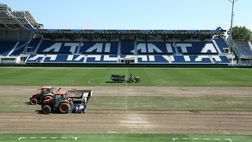 Guerra al “fungo” dell’erba bergamasca: lavori allo stadio di Bergamo, zolle nuove e ricucite