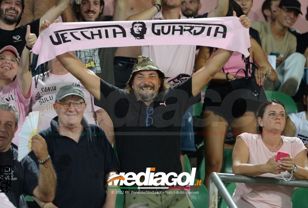 FOTOTIFO, Palermo-Genoa 1-0: i tifosi allo stadio “Renzo Barbera” (Gallery) - immagine 80
