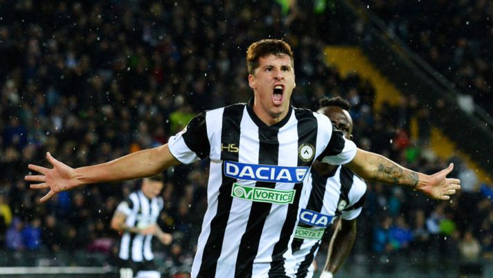 UDINE, ITALY - OCTOBER 22: Stipe Perica of Udinese Calcio celebrates after scoring his opening goal during the Serie A match between Udinese Calcio and Juventus at Stadio Friuli on October 22, 2017 in Udine, Italy. (Photo by Dino Panato/Getty Images) Udinese, l’attacco di Oddo è nullo: deludono Perica e Lasagna, occhio alle gerarchie - immagine 1