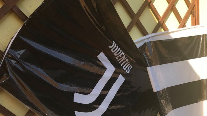 Balconi imbandierati per il tricolore Balconi imbandierati per il tricolore