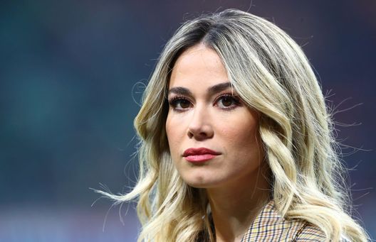 MILAN, ITALY - APRIL 13: Diletta Leotta of DAZN looks on before the Serie A match between AC Milan and SS Lazio at Stadio Giuseppe Meazza on April 13, 2019 in Milan, Italy. (Photo by Marco Luzzani/Getty Images) MILAN, ITALY - APRIL 13: Diletta Leotta of DAZN looks on before the Serie A match between AC Milan and SS Lazio at Stadio Giuseppe Meazza on April 13, 2019 in Milan, Italy. (Photo by Marco Luzzani/Getty Images)