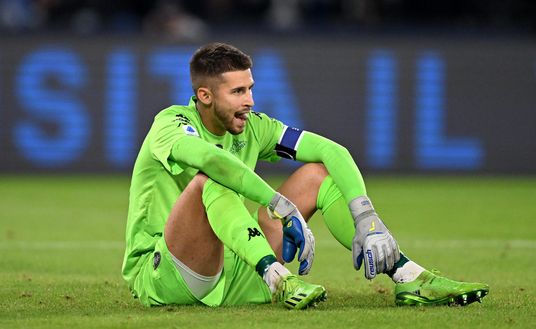 NAPLES, ITALY - NOVEMBER 08: Guglielmo Vicario of Empoli FC reacts during the Serie A match between SSC Napoli and Empoli FC at Stadio Diego Armando Maradona on November 08, 2022 in Naples, Italy. (Photo by Francesco Pecoraro/Getty Images) Juventus avviati i contatti per Vicario. Zoff: “Portiere completo”- immagine 2