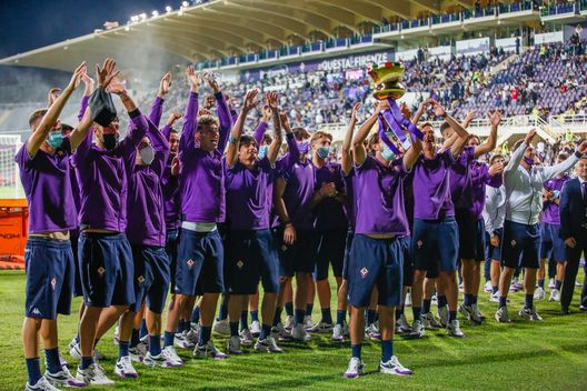 GERMOGLI PH: 28 AGOSTO 2021 FIRENZE STADIO ARTEMIO FRANCHI SERIE A FIORENTINA VS TORINO NELLA FOTO LA FIORENTINA PRIMAVERA SFILA CON LA COPPA Il giovane Seck: “Sogno la prima squadra. Il Franchi mi ha emozionato”- immagine 2