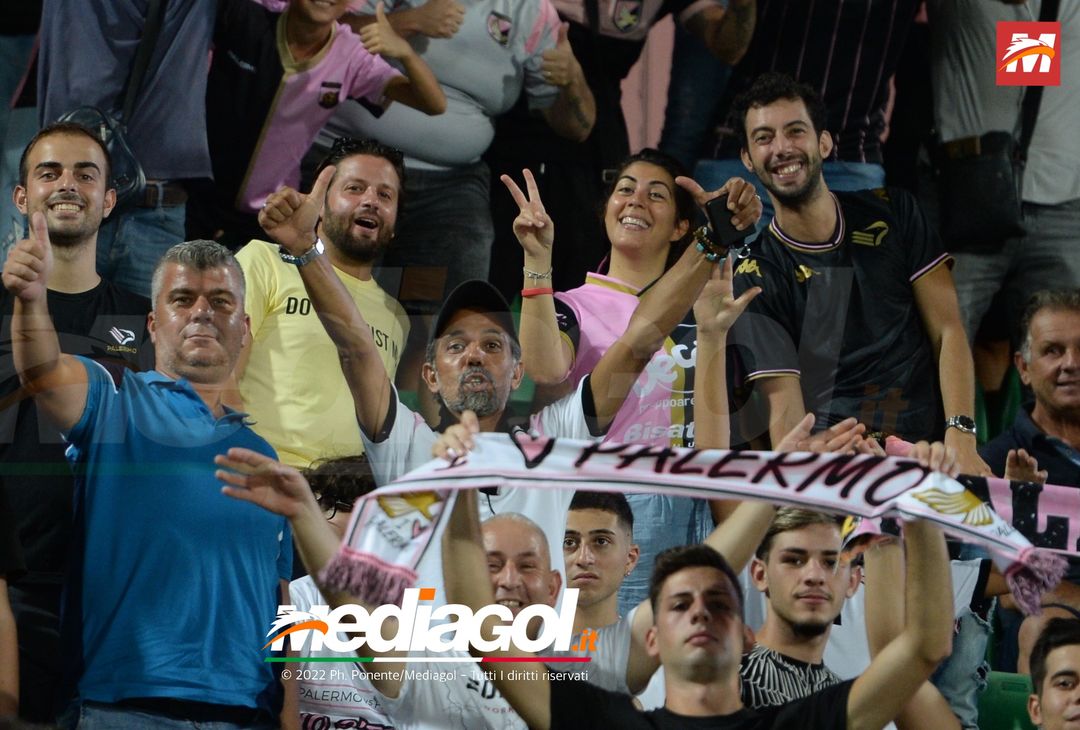 FOTOTIFO, Palermo-Genoa 1-0: i tifosi allo stadio “Renzo Barbera” (Gallery) - immagine 50