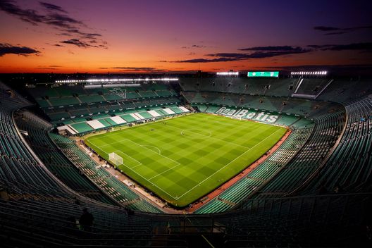 SEVILLE, SPAIN - MARCH 06: A general view inside the stadium prior to the LaLiga Santander match between Real Betis and Club Atletico de Madrid at Estadio Benito Villamarin on March 06, 2022 in Seville, Spain. (Photo by Fran Santiago/Getty Images) Betis-Fiorentina, la probabile viola: Italiano cambia, quanti ballottaggi- immagine 2