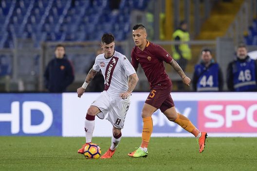  ROME, ITALY - FEBRUARY 19: AS Roma player Leandro Paredes (R) competes with FC Torino player Daniele Baselli during the Serie A match between AS Roma and FC Torino at Stadio Olimpico on February 19, 2017 in Rome, Italy. (Photo by Luciano Rossi/AS Roma via Getty Images) 