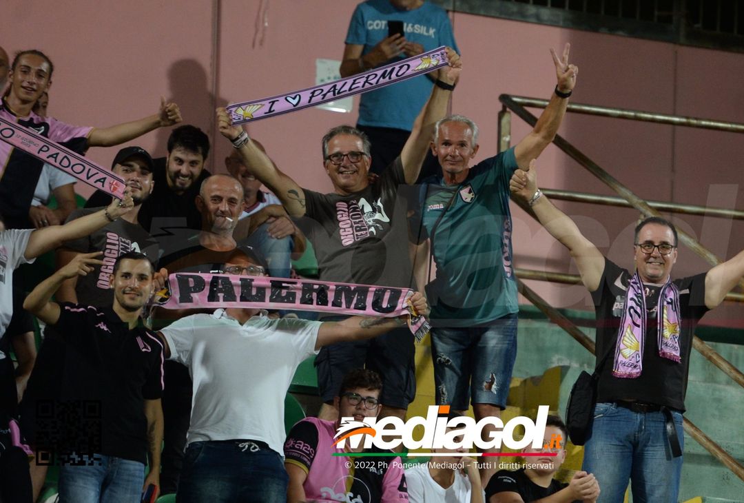 FOTOTIFO, Palermo-Genoa 1-0: i tifosi allo stadio “Renzo Barbera” (Gallery) - immagine 13
