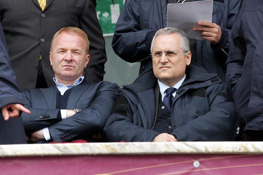 LIVORNO, ITALY - APRIL 27: President of SS Lazio Claudio Lotito (R) and general manager Igli Tare during the Serie A match between AS Livorno Calcio and SS Lazio at Stadio Armando Picchi on April 27, 2014 in Livorno, Italy. (Photo by Gabriele Maltinti/Getty Images) Quale futuro per Terracciano? Un club italiano lo mette in cima alla lista- immagine 2