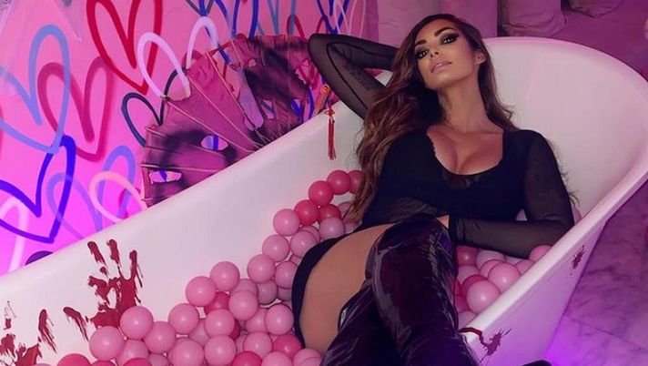 Emilie Nef Naf in splendida forma: lady Menez mette in mostra una scollatura da urlo - immagine 1