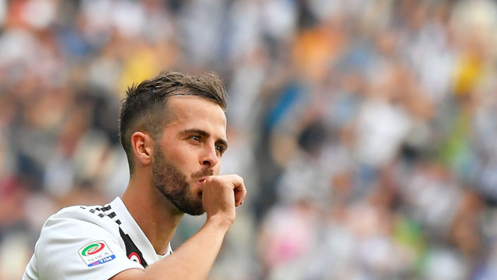 Pjanic, il voto cambia. E che pagella: “Scrive rime banali e finisce in ufficio” Pjanic, il voto cambia. E che pagella: “Scrive rime banali e finisce in ufficio” - immagine 1