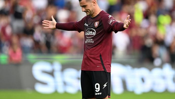 SALERNO, ITALY - OCTOBER 09: Federico Bonazzoli of Salernitana during the Serie A match between Salernitana and Hellas Verona at Stadio Arechi on October 09, 2022 in Salerno, Italy. (Photo by Francesco Pecoraro/Getty Images) Di Marzio: “Operazione difficile per Bonazzoli: idea di scambio con il Sassuolo” - immagine 1