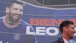 VIDEO PSG, Messi e la gigantografia: a Parigi non perdono tempo!