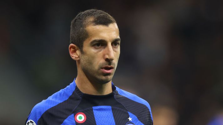 MILAN, ITALY - MAY 10: Henrikh Mkhitaryan of FC Internazionale reacts during the UEFA Champions League semi-final first leg match between AC Milan and FC Internazionale at San Siro on May 10, 2023 in Milan, Italy. (Photo by Alex Grimm/Getty Images) Gazzetta: “Doppio ottimismo su Mkhitaryan in casa Inter. E Lukaku non si arrende” - immagine 1