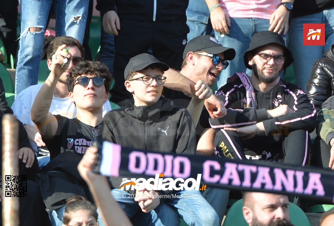 FOTOTIFO Palermo-Como 3-0, gli scatti ai tifosi al “Renzo Barbera” (GALLERY) - immagine 84