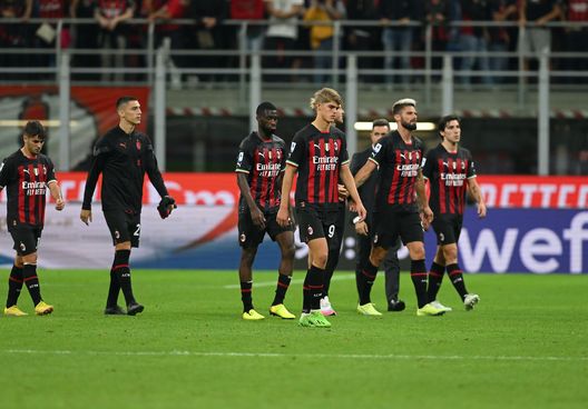 I giocatori rossoneri delusi per la sconfitta in Milan-Napoli 1-2 (Serie A 2022-2023) | AC Milan News (Getty Images) AC Milan Milan-Napoli 1-2 Serie A 2022-2023
