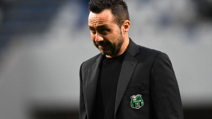 REGGIO NELL'EMILIA, ITALY - APRIL 04: Roberto De Zerbi head coach of Sassuolo looks on during the Serie A match between US Sassuolo and Chievo at Mapei Stadium - Citta' del Tricolore on April 4, 2019 in Reggio nell'Emilia, Italy. (Photo by Alessandro Sabattini/Getty Images) De Zerbi: “Nel Sassuolo c’è un talento da top club! Boga? Nell’allenamento di ieri…” - immagine 1