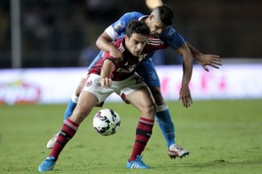 Jack Bonaventura cerca di proteggere la palla (fonte: zimbio.com) Jack Bonaventura cerca di proteggere la palla (fonte: zimbio.com)