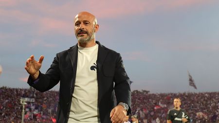 FLORENCE, ITALY - MAY 21: Vincenzo Italiano manager of ACF Fiorentina looks on during the Serie A match between ACF Fiorentina and Juventus at Stadio Artemio Franchi on May 21, 2022 in Florence, Italy. (Photo by Gabriele Maltinti/Getty Images)