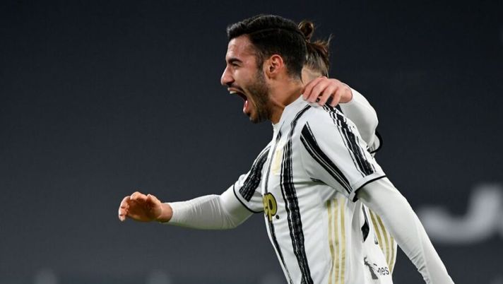 Juventus' Italian defender Gianluca Frabotta celebrates after scoring a goal during the Italian Cup quarter final football match between Juventus and Spal on January 27, 2021 at the Allkianz stadium in Turin. (Photo by Isabella BONOTTO / AFP) (Photo by ISABELLA BONOTTO/AFP via Getty Images) Gazzetta: “Frabotta, l’Atalanta va al sorpasso. La formula e il piano per Gosens” - immagine 1