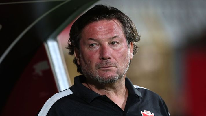 MONZA, ITALY - AUGUST 07: AC Monza coach Giovanni Stroppa looks on before the Coppa Italia match between AC Monza and Frosinone Calcio at Stadio Brianteo on August 07, 2022 in Monza, Italy. (Photo by Marco Luzzani/Getty Images) Monza, la probabile formazione: Mota out, Pessina, Sensi e il jolly Carlos Augusto - immagine 1