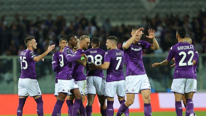 FLORENCE, ITALY - OCTOBER 13: Cristiano Biraghi of ACF Fiorentina celebrates after scoring a goal during the UEFA Europa Conference League group A match between ACF Fiorentina and Heart of Midlothian at Stadio Artemio Franchi on October 13, 2022 in Florence, Italy. (Photo by Gabriele Maltinti/Getty Images) Da Bastia: “Occhio ai difensori, a sinistra il migliore”. Il punto sui corsi - immagine 1