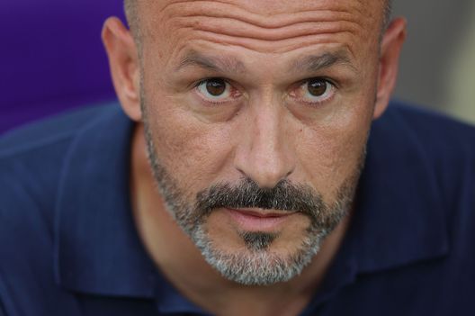 FLORENCE, ITALY - SEPTEMBER 08: Vincenzo Italiano manager of ACF Fiorentina looks on during the UEFA Europa Conference League group A match between ACF Fiorentina and Rīgas Futbola skola at Stadio Artemio Franchi on September 8, 2022 in Florence, Italy. (Photo by Gabriele Maltinti/Getty Images) Italiano
