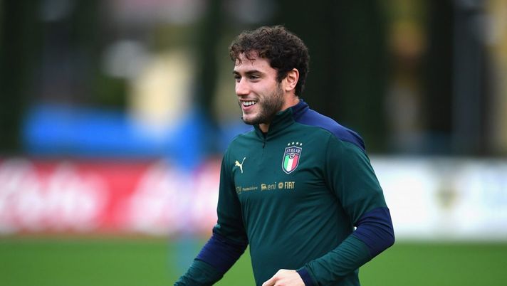 FLORENCE, ITALY - NOVEMBER 16: Davide Calabria of Italy in action during a training session at Centro Tecnico Federale di Coverciano on November 16, 2020 in Florence, Italy. (Photo by Claudio Villa/Getty Images) Davide Calabria Italia