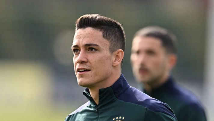 FLORENCE, ITALY - MARCH 27: Giacomo Raspadori of Italy in action during a Italy training session at Centro Tecnico Federale di Coverciano on March 27, 2022 in Florence, Italy. (Photo by Claudio Villa/Getty Images) Raspadori al Napoli, Corriere: “Il colpo è più vicino: le cifre e c’è un giocatore sul piatto” - immagine 1