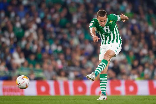 (Photo by Fran Santiago/Getty Images) Betis e Siviglia entrambe in casa negli ottavi Europa League: come un derby ma con 2 avversari diversi…- immagine 2