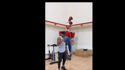 VIDEO / Jacobs, fenomeno anche nel basket: il canestro è incredibile