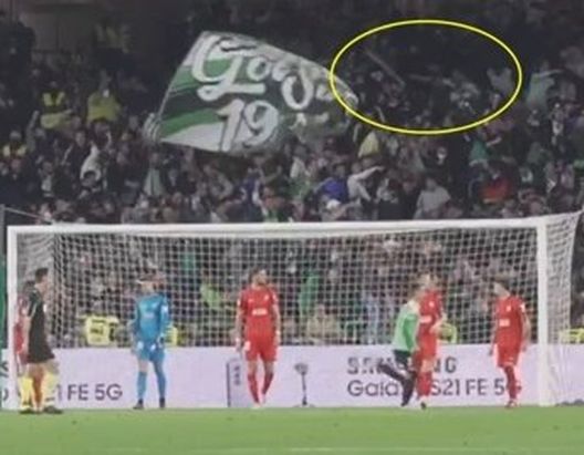Arrestato e rilasciato: le accuse al 30enne che ha interrotto il derby Betis-Siviglia…- immagine 2