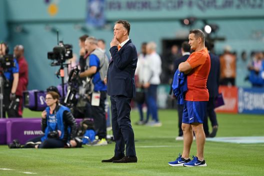 DOHA, QATAR - DECEMBER 03: Louis van Gaal, Head Coach of Netherlands, inspects the pitch prior to the FIFA World Cup Qatar 2022 Round of 16 match between Netherlands and USA at Khalifa International Stadium on December 03, 2022 in Doha, Qatar. (Photo by Dan Mullan/Getty Images) Effetto Van Gaal: con lui in panchina, i tulipani fioriscono- immagine 2