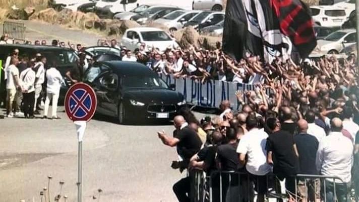 Tensione alle esequie del capo-ultrà Lazio: ne farà le spese il derby di Roma? 