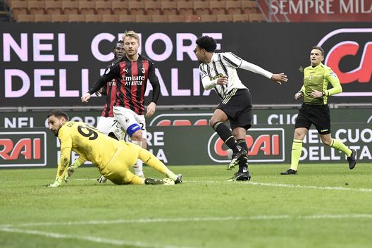 Il goal di McKennie visto dagli sguardi di Donnarumma e di Kjaer Il goal di McKennie visto dagli sguardi di Donnarumma e di Kjaer