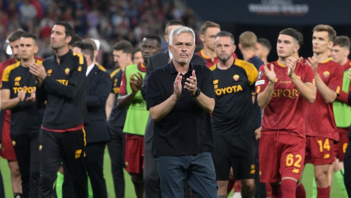 BUDAPEST, HUNGARY - MAY 31: Head coach of AS Roma Jose Mourinho reacts at the end of the UEFA Europa League 2022/23 final match between Sevilla FC and AS Roma at Puskas Arena on May 31, 2023 in Budapest, Hungary. (Photo by Fabio Rossi/AS Roma via Getty Images) Rien ne va “Mou” - immagine 1