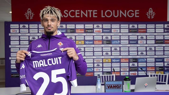 Firenze, presentazione del nuovo giocatore della Fiorentina Kevin Malcuit allo stadio Artemio Franchi 2021 02 01 © Niccolò Cambi/Massimo Sestini 