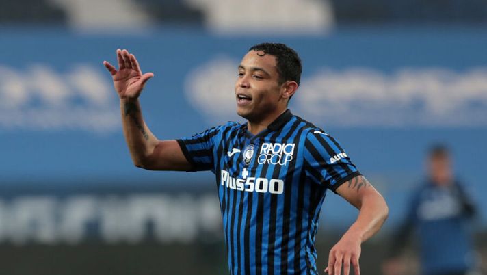 BERGAMO, ITALY - FEBRUARY 06: Luis Muriel of Atalanta B.C. celebrates after scoring their side's third goal during the Serie A match between Atalanta BC and Torino FC at Gewiss Stadium on February 06, 2021 in Bergamo, Italy. Sporting stadiums around Italy remain under strict restrictions due to the Coronavirus Pandemic as Government social distancing laws prohibit fans inside venues resulting in games being played behind closed doors. (Photo by Emilio Andreoli/Getty Images) Atalanta, la Gazzetta: “Zapata è in pole, Muriel fino all’ultima curva. E c’è Sutalo titolare” - immagine 1