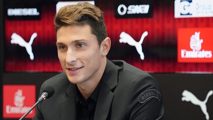 Mattia Caldara, difensore del Milan (credits: acmilan.com) 