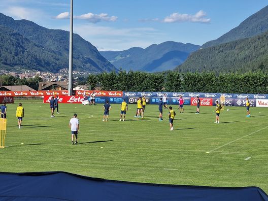 FOTO Finisce il primo giorno d’allenamento a Dimaro della SSC Napoli- immagine 2