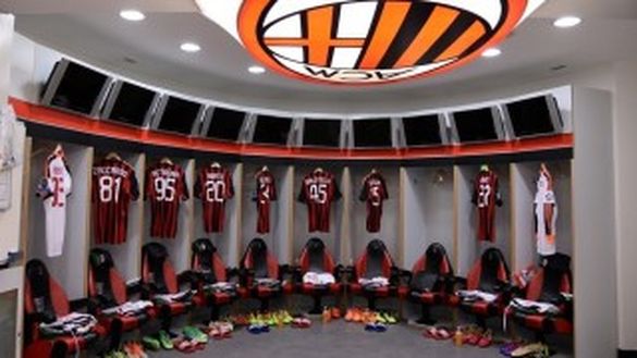 Lo spogliatoio del Milan (fonte foto: vavel.com) Lo spogliatoio del Milan (fonte foto: vavel.com)