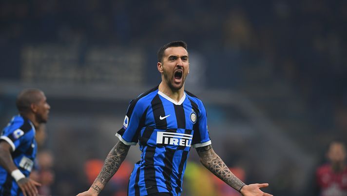 MILAN, ITALY - FEBRUARY 09:  Matias Vecino of FC Internazionale celebrates after scoring the goal during the Serie A match between FC Internazionale and  AC Milan at Stadio Giuseppe Meazza on February 9, 2020 in Milan, Italy.  (Photo by Claudio Villa - Inter/Inter via Getty Images) 