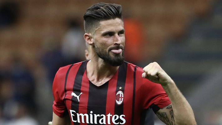 Olivier Giroud (attaccante AC Milan) esulta per uno dei suoi due gol in Milan-Cagliari 4-1 (Serie A 2021-2022) | News (Getty Images) 