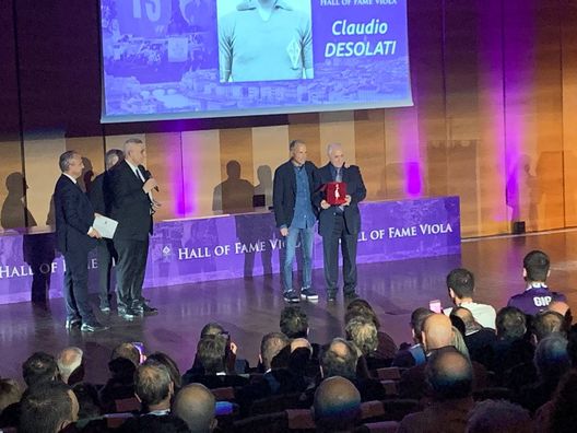 FOTO VN – La Fiorentina del passato: l’abbraccio tra Merlo e Desolati- immagine 2