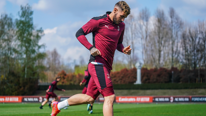 Theo Hernandez, terzino AC Milan, in allenamento a Milanello 
