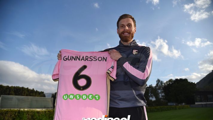 PALERMO, ITALY - MARCH 01: Niklas Gunnarsson poses during his presentation as new player of US Citta' di Palermo at Tenente Carmelo Onorato Sports Center on March 01, 2019 in Palermo, Italy. (Photo by Tullio M. Puglia/Getty Images)  PALERMO, ITALY - MARCH 01: Niklas Gunnarsson poses during his presentation as new player of US Citta' di Palermo at Tenente Carmelo Onorato Sports Center on March 01, 2019 in Palermo, Italy. (Photo by Tullio M. Puglia/Getty Images)