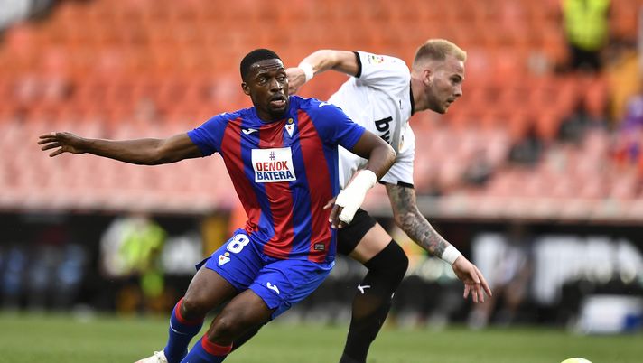 VALENCIA, SPAIN - MAY 16: Pape Diop of SD Eibar battles for possession with Uros Racic of Valencia CF during the La Liga Santander match between Valencia CF and SD Eibar at Estadio Mestalla on May 16, 2021 in Valencia, Spain. Valencia CF will host 5,000 fans in the stadium for the first time in over a year as the Spanish government allows teams in regions with low incidence rates to welcome back fans. (Photo by Aitor Alcalde/Getty Images) VALENCIA, SPAIN - MAY 16: Pape Diop of SD Eibar battles for possession with Uros Racic of Valencia CF during the La Liga Santander match between Valencia CF and SD Eibar at Estadio Mestalla on May 16, 2021 in Valencia, Spain. Valencia CF will host 5,000 fans in the stadium for the first time in over a year as the Spanish government allows teams in regions with low incidence rates to welcome back fans. (Photo by Aitor Alcalde/Getty Images)