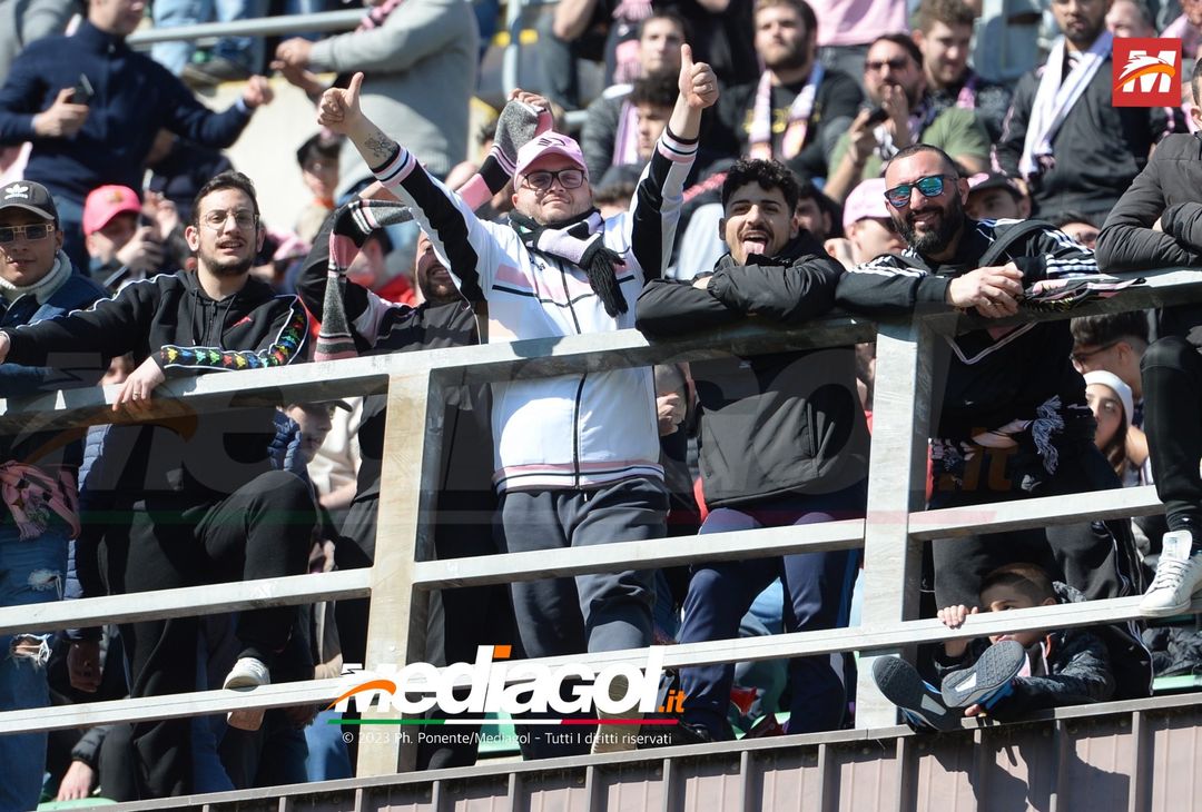 FOTOTIFO Palermo-Frosinone 1-1, i tifosi allo Stadio “Renzo Barbera” (Gallery) - immagine 36