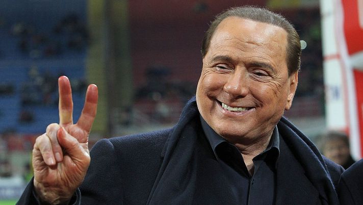 MILAN, ITALY - MARCH 20: AC Milan president Silvio Berlusconi gestures before the Serie A match between AC Milan and SS Lazio at Stadio Giuseppe Meazza on March 20, 2016 in Milan, Italy. (Photo by Marco Luzzani/Getty Images) Berlusconi: “Monza in Champions League? Con questi acquisti speriamo resti in A” - immagine 1